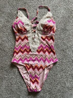 Cupshe Pink Chevron Lace-Trim Plunge One-Piece Swimsuit
